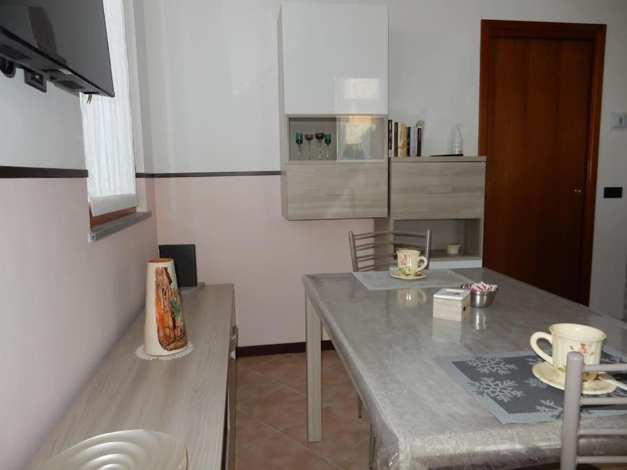 Interno Tavolo fondo