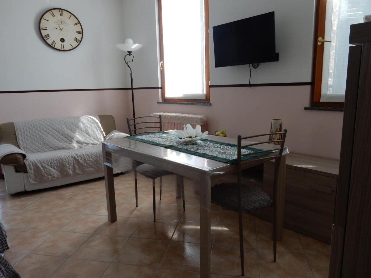 Interno Tavolo da lontano